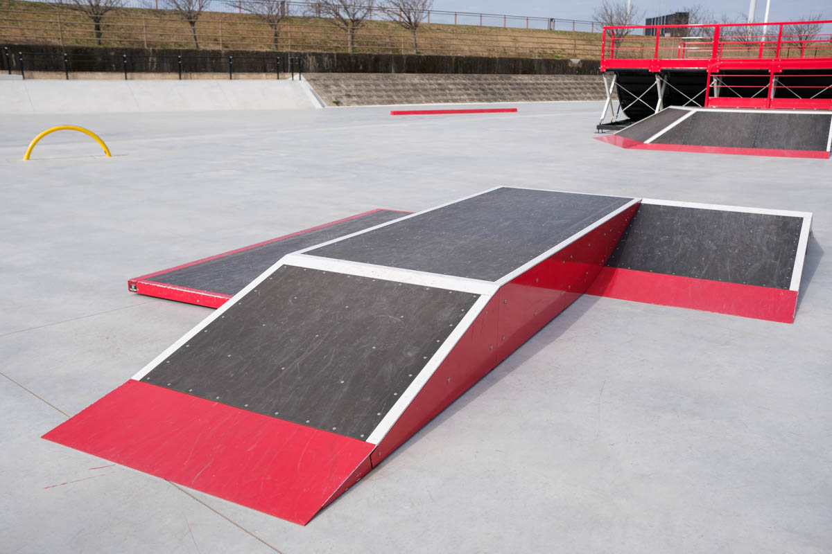 東洋炭素アーバンスポーツパークのスケートボードエリアのセクション4
