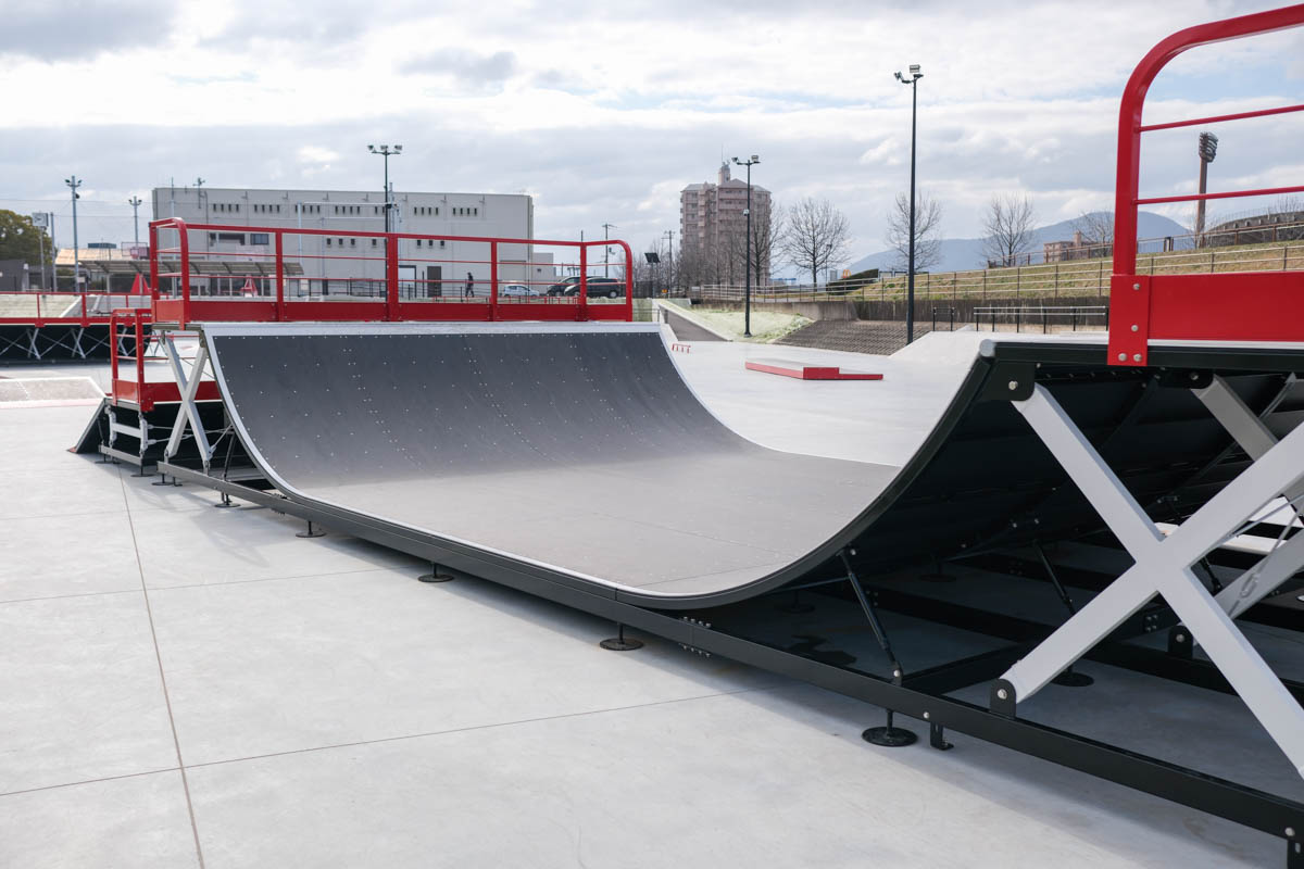 東洋炭素アーバンスポーツパークのスケートボードエリアのセクション(ランプ)