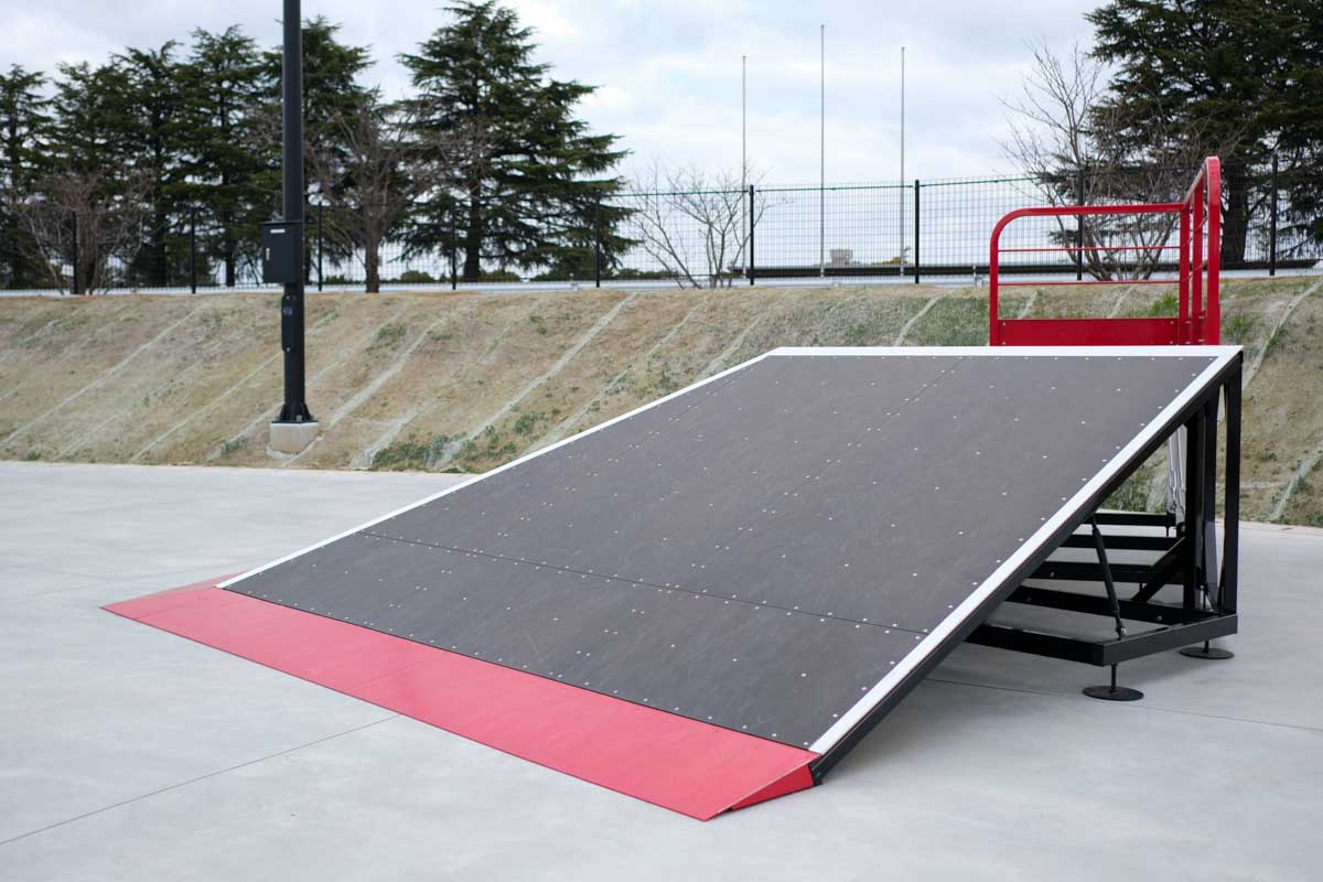 東洋炭素アーバンスポーツパークのスケートボードエリアのセクション3