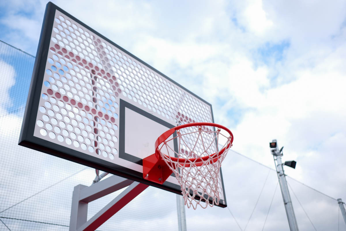 東洋炭素アーバンスポーツパークの3X3バスケットボールのリング