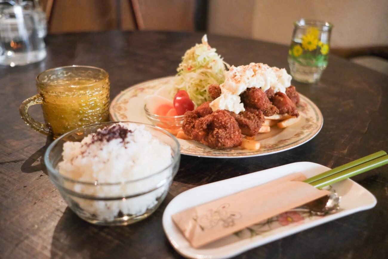 カフェ･ラ･トープ(cafe la taupe)のチキンカツにタルタルソース定食