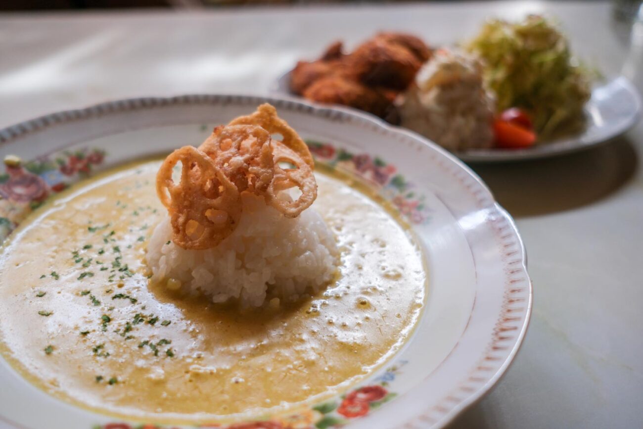 カフェ･ラ･トープ(cafe la taupe)のチキンカツにクリームスープカレーライス