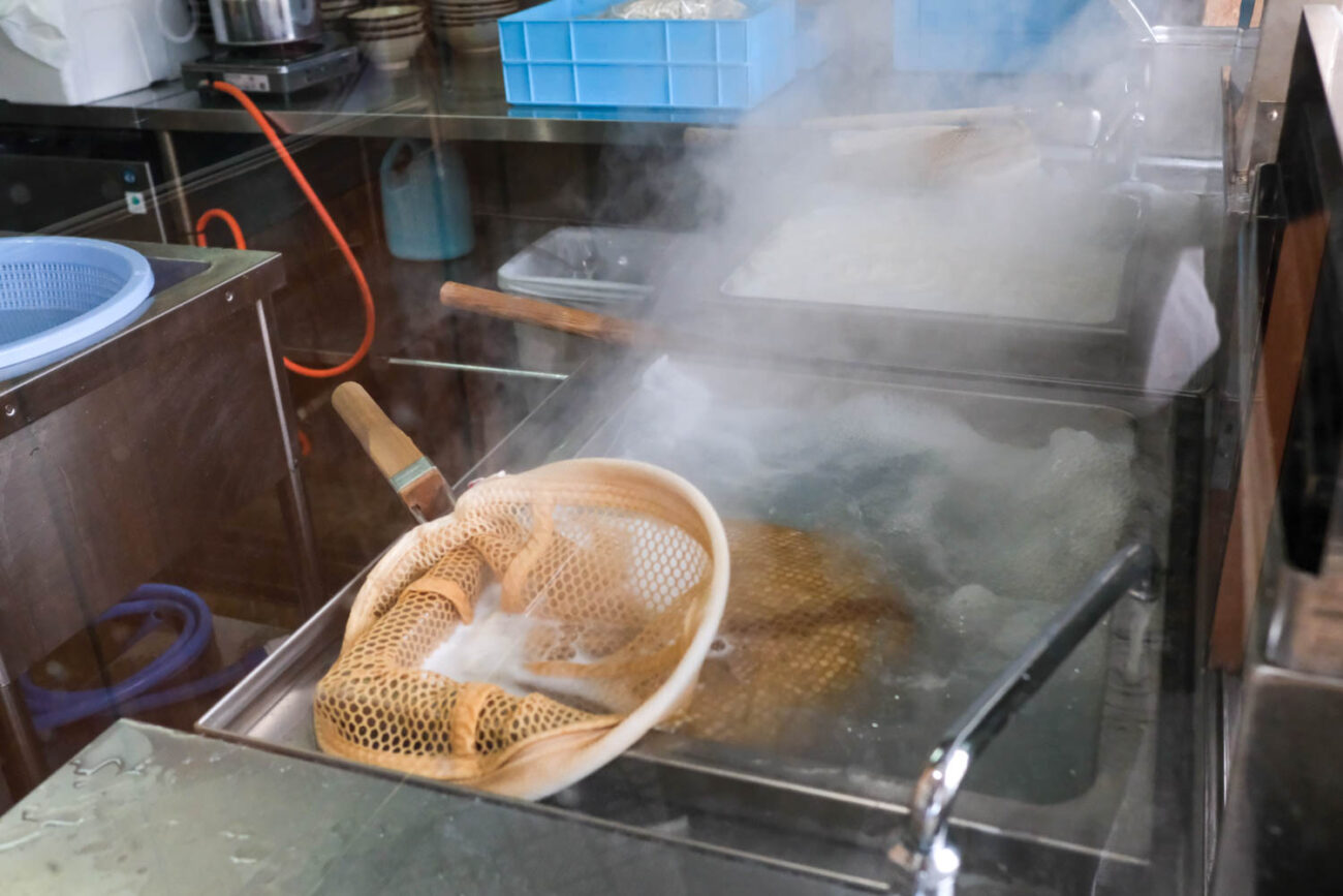 めりけんや丸亀店のうどんを茹でる釜