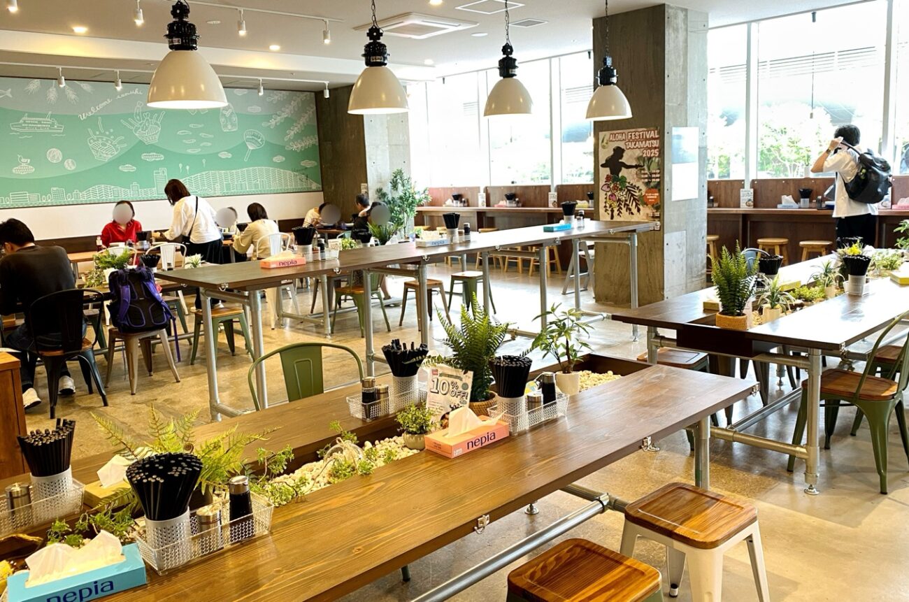 こだわり麺やサンポート店の内装